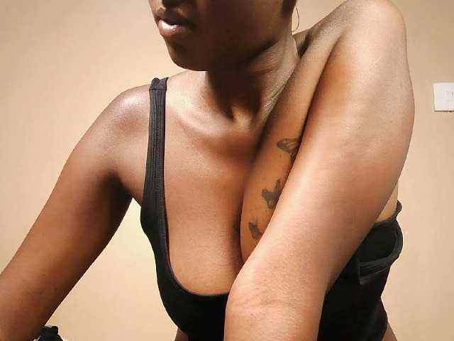 Hot-sexxy-gurl live cam on BongaCams