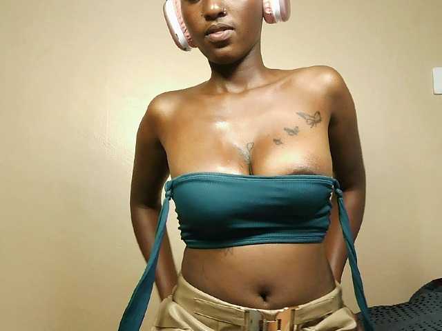 Hot-sexxy-gurl live cam on BongaCams