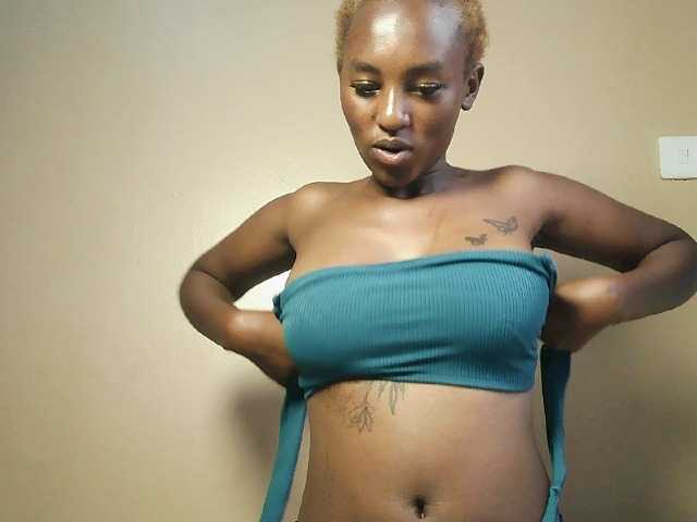 Hot-sexxy-gurl live cam on BongaCams