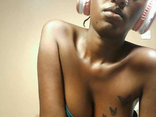 Hot-sexxy-gurl live cam on BongaCams