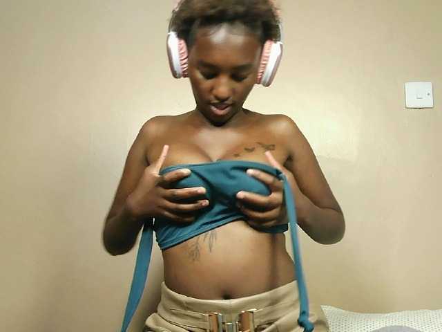 Hot-sexxy-gurl live cam on BongaCams