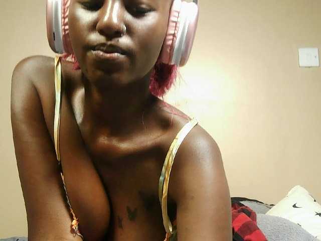 Hot-sexxy-gurl live cam on BongaCams