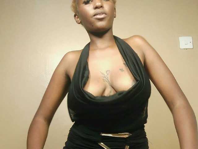 Hot-sexxy-gurl live cam on BongaCams