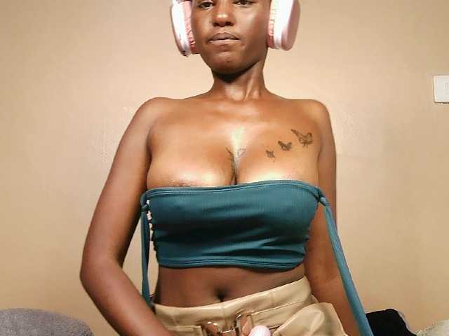 Hot-sexxy-gurl live cam on BongaCams
