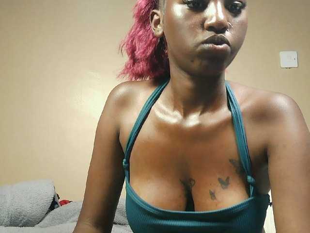 Hot-sexxy-gurl live cam on BongaCams