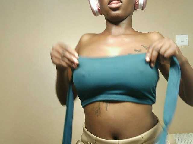Hot-sexxy-gurl live cam on BongaCams