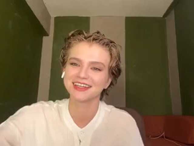 RhiannonPlane live cam on BongaCams