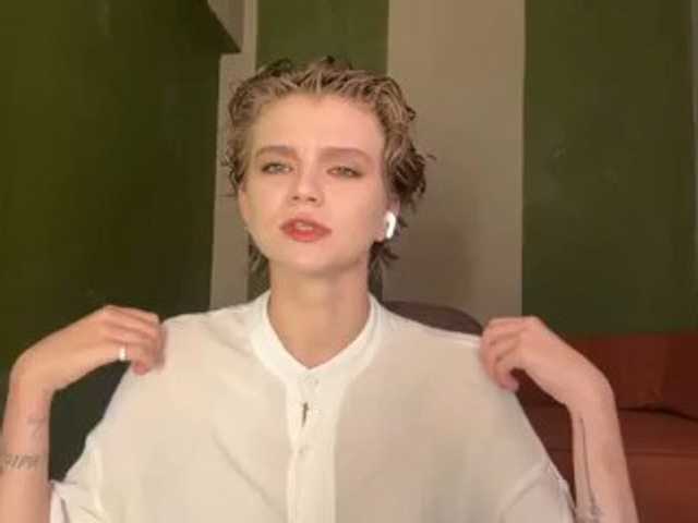RhiannonPlane live cam on BongaCams