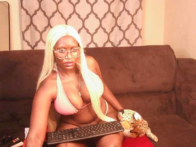 CutiePumpkin-1 live cam on BongaCams