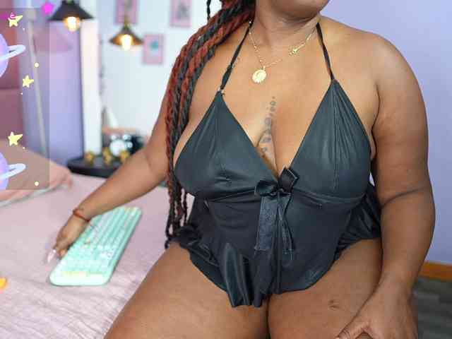 DarkSkinnedtaboo webcam
