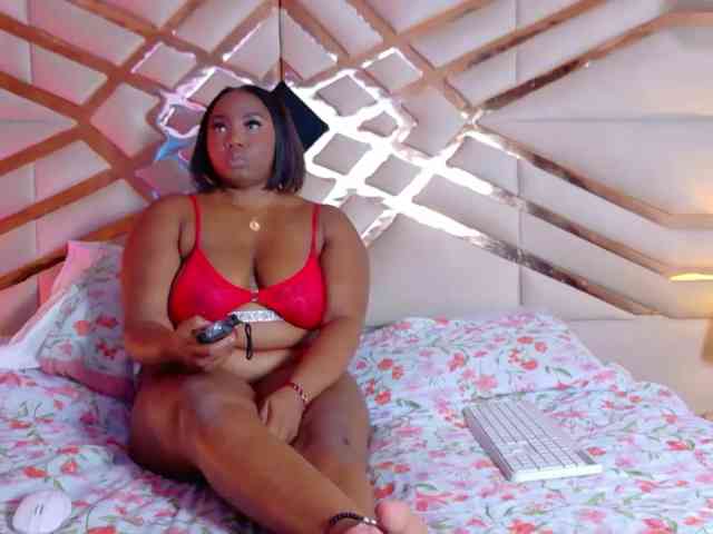 DarkSkinnedtaboo webcam