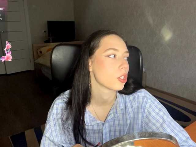le modèle VinitaLaredo est en webcam porno dans un show sur le site bongacams, il possède les tags suivants: White/Caucasian,Brunette,Trimmed