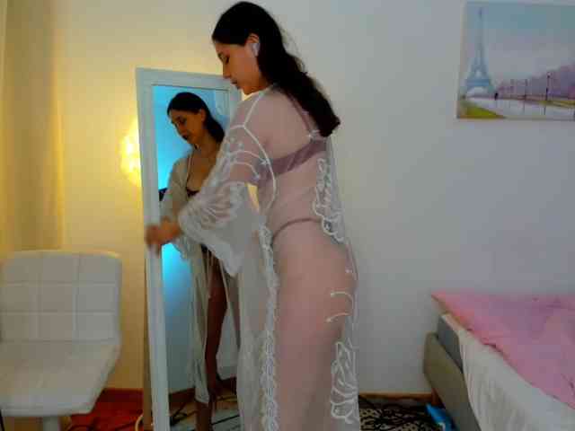 Model: SophiaNoir