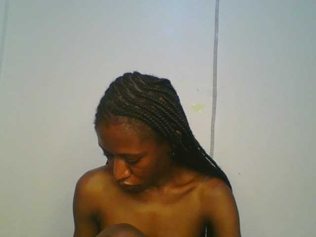 Divine-Ass live cam on BongaCams