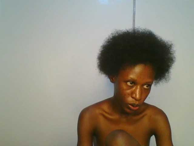 Divine-Ass live cam on BongaCams