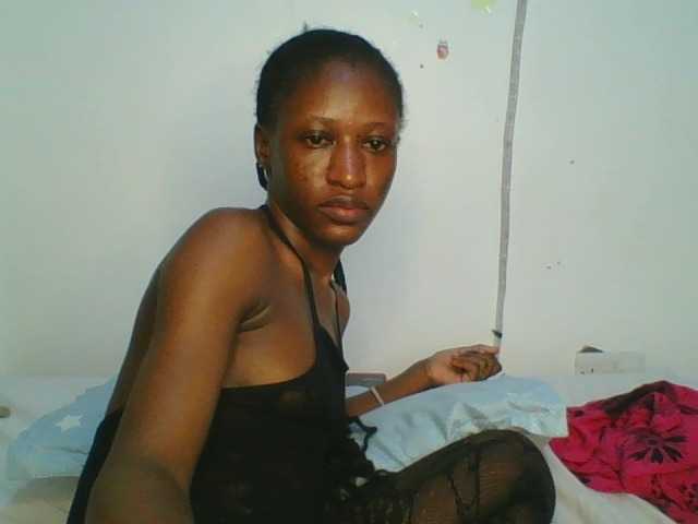 le modèle Divine-Ass est en webcam porno dans un show sur le site bongacams, il possède les tags suivants: Ebony,Brunette,Hairy