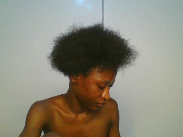 Divine-Ass live cam on BongaCams