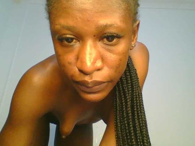 Divine-Ass en direct sur BongaCams
