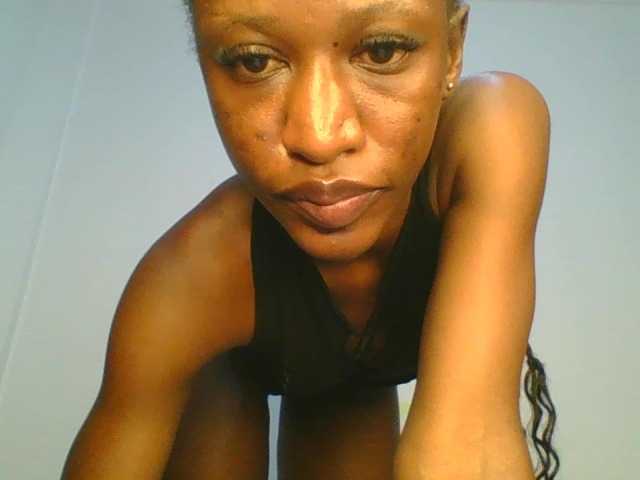 Divine-Ass live cam on BongaCams