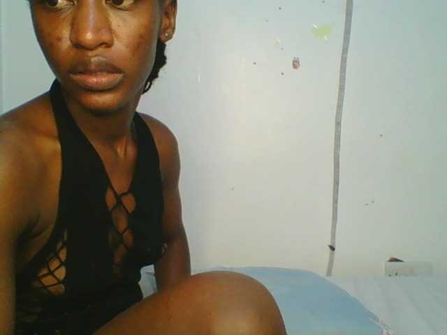 Divine-Ass live cam on BongaCams