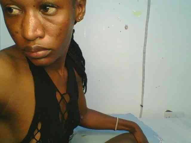 Model: Divine-Ass