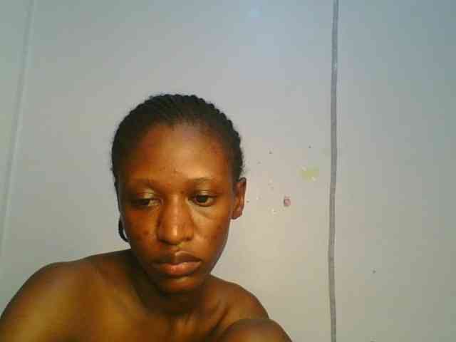 Model: Divine-Ass