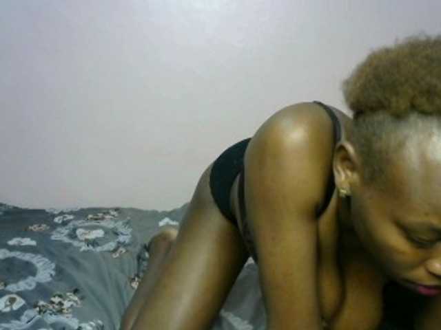 PetiteCandyy webcam bongacams model stream image