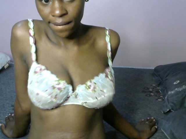 PetiteCandyy live cam on BongaCams