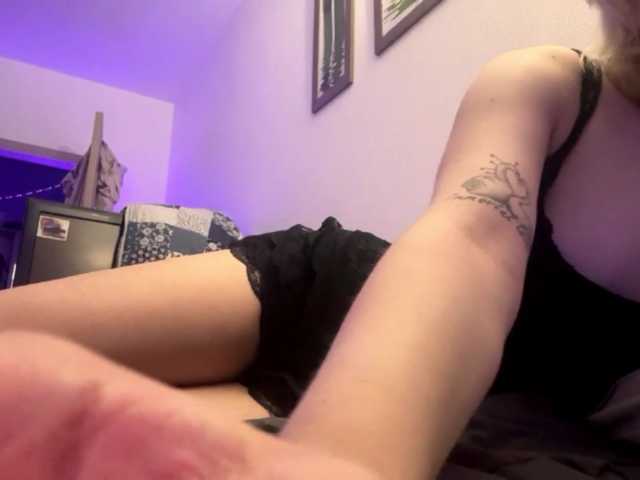 HazelKims, live now on BongaCams