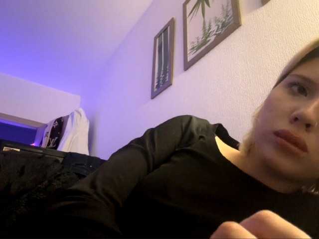 HazelKims, live now on BongaCams