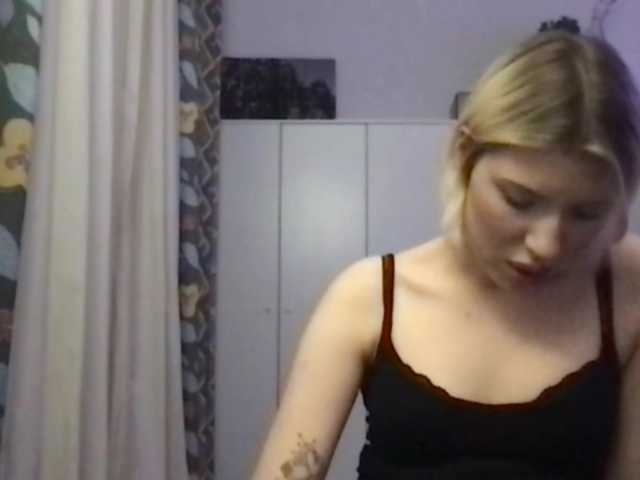 HazelKims live cam on BongaCams