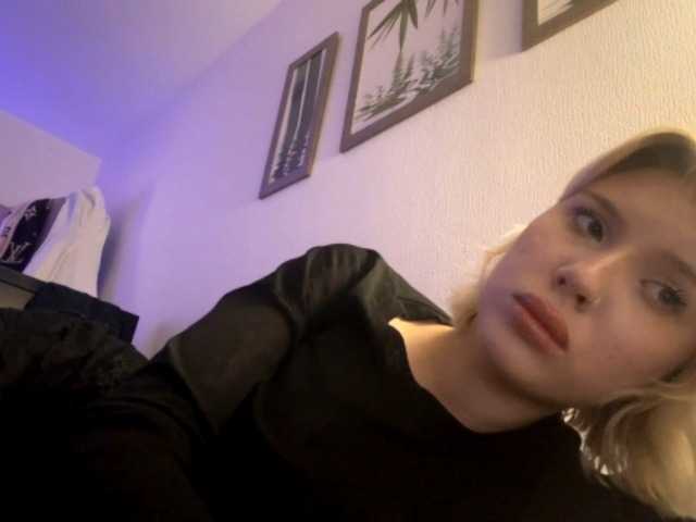 HazelKims, en vivo ahora en BongaCams