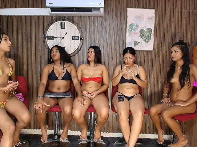 Canelasquirtxxx1 live cam on BongaCams