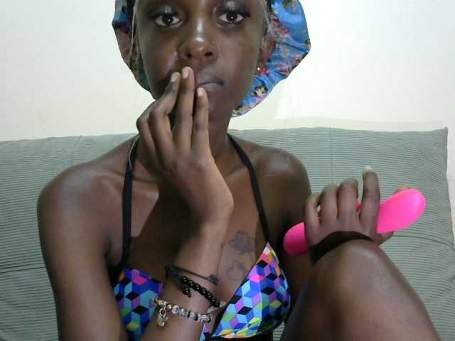 velvetshammy live cam on BongaCams