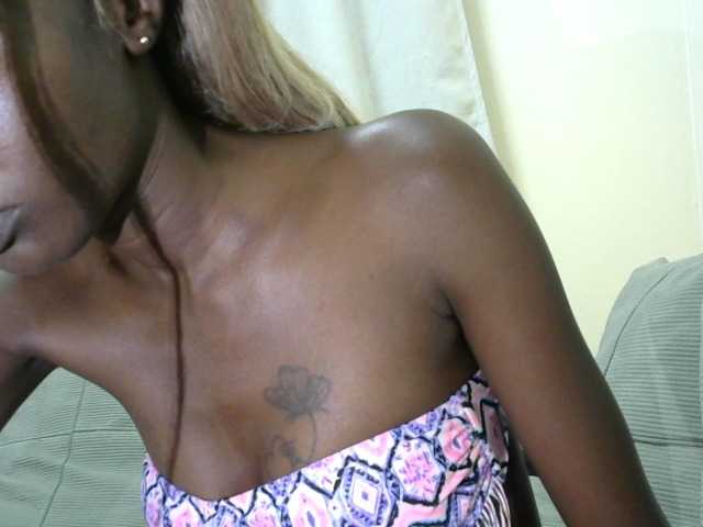 velvetshammy live cam on BongaCams
