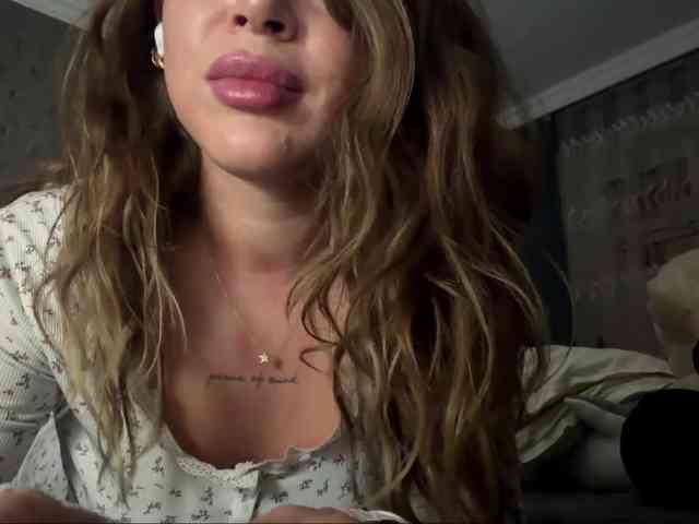 LilyKims webcam