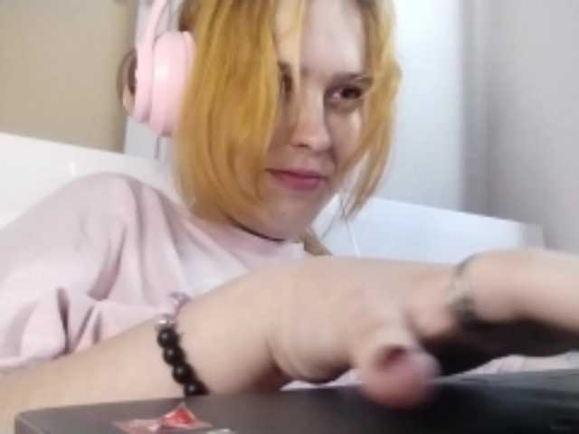 RedieLye live cam on BongaCams