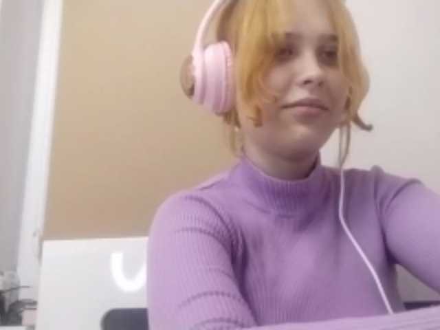 RedieLye live cam on BongaCams