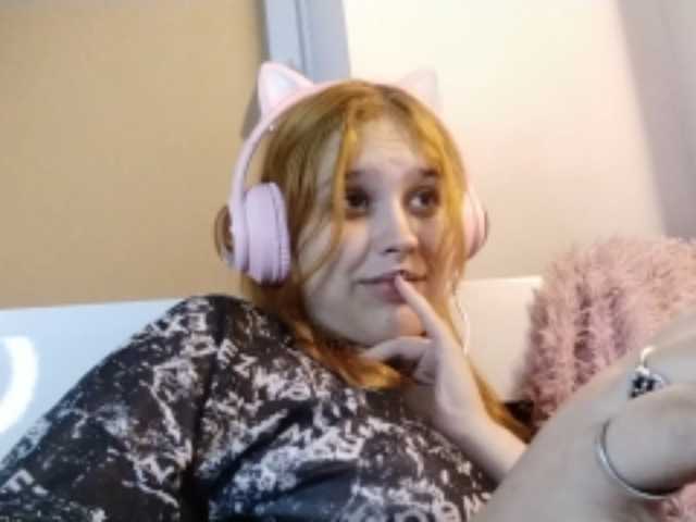 RedieLye live cam on BongaCams