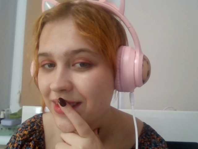 RedieLye live cam on BongaCams