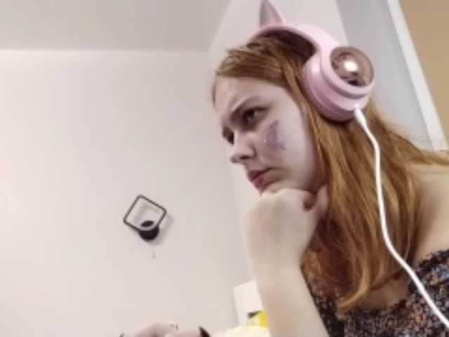 RedieLye live cam on BongaCams