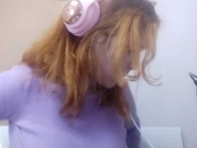 RedieLye live cam on BongaCams
