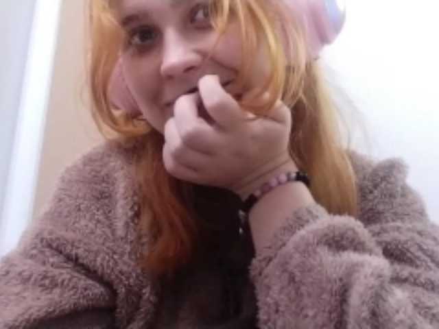 RedieLye live cam on BongaCams