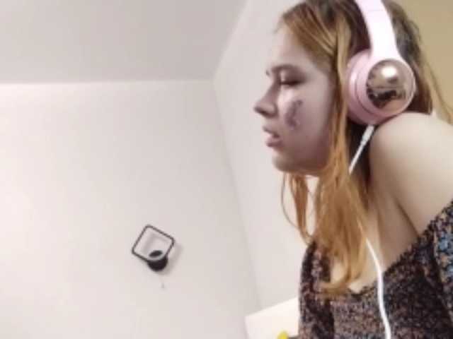 RedieLye live cam on BongaCams