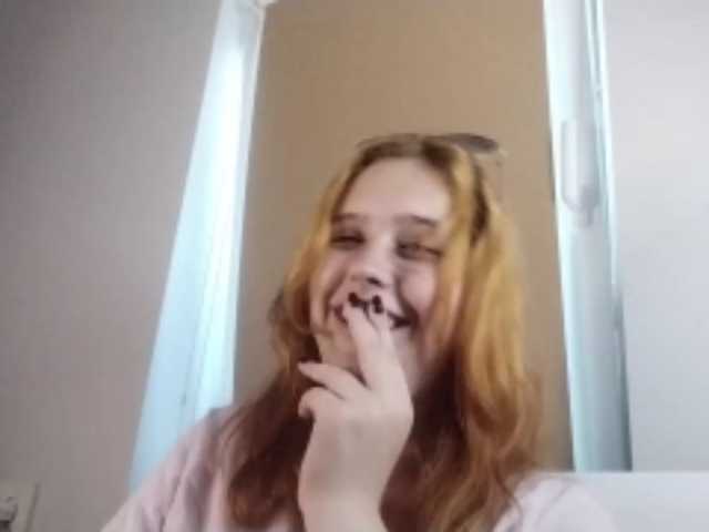 RedieLye live cam on BongaCams