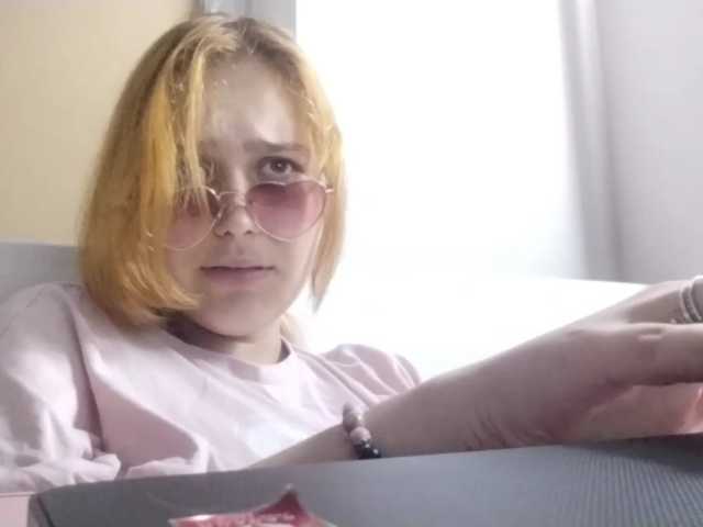 RedieLye live cam on BongaCams