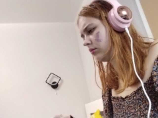 RedieLye live cam on BongaCams