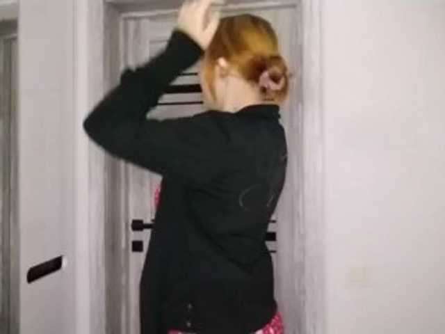RedieLye live cam on BongaCams