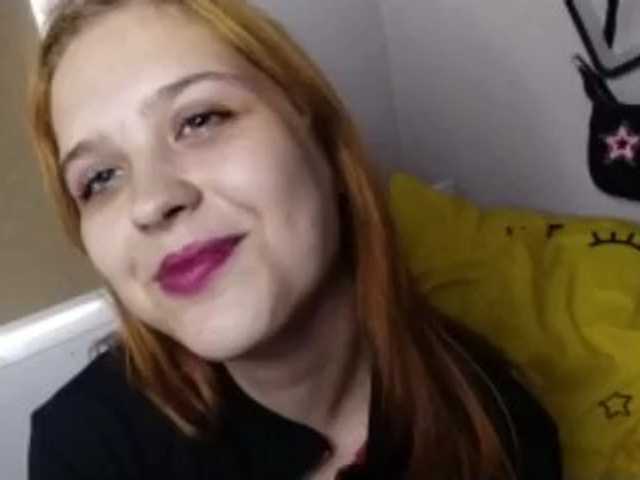 RedieLye live cam on BongaCams