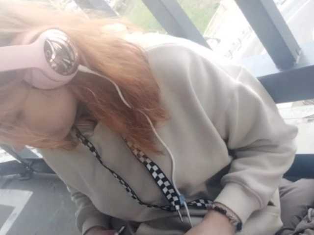 RedieLye live cam on BongaCams